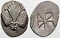 Didracma con una hoja de sélinon y dos bolitas encima. Cuadrado inciso dividido en ocho secciones. Circa 540/530-510 BC.