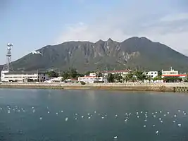 Mayuyama de la península de Shimabara, desde el mar de la ciudad de Shimabara