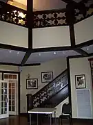 Escalera al segundo nivel