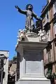 Monumento a San Cayetano de Thiene, que da el nombre a la plaza