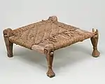 Taburete con asiento tejido; 1991-1450 a.C.; madera y caña; altura: 13 cm; Museo Metropolitano de Arte