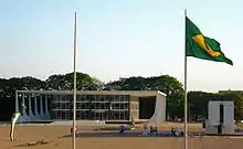 Tipo	Sede do Supremo Tribunal Federal Estilo dominante	Arquitectura modernista brasileira Arquitecto	Oscar Niemeyer Engenheiro	Joaquim Cardozo Geografia País	 Brasil Cidade	Distrito Federal (Brasil) Brasília Endereço	Praça dos Três Poderes