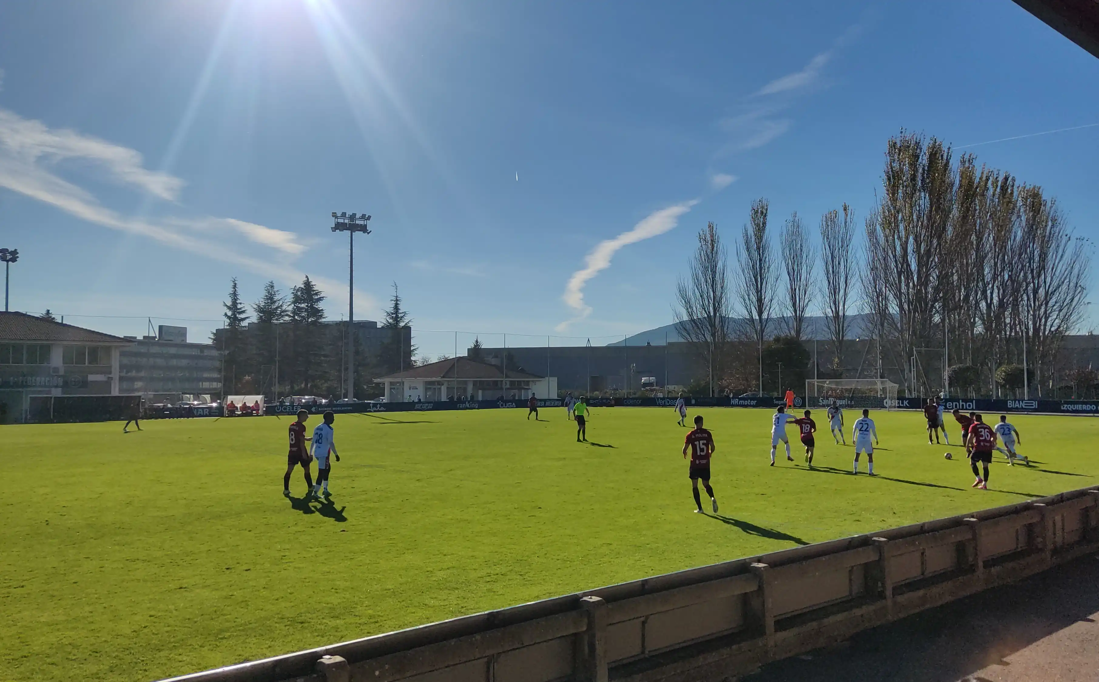 Taxoare_futbol_instalakuntzetan,_Osasuna_Promesas_eta_Rayo_Majadahonda_taldeen_arteko_neurketa,_1._RFEF_mailan