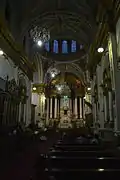 El interior.