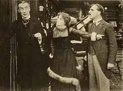 Escena de The Devil (1915), con Edward Connelly, Bessie Barriscale y Arthur Maude