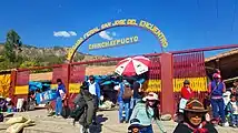 Entrada al mercado Ferial San José del Encuentro en Chinchaypujio.