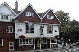 El Tabard pub (y teatro) en Bath Road