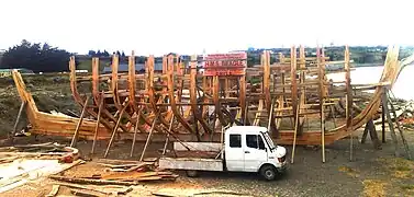Las primeras cuadernas de la réplica a tamaño real del HMS Beagle en el Museo Nao Victoria de Punta Arenas, Chile.