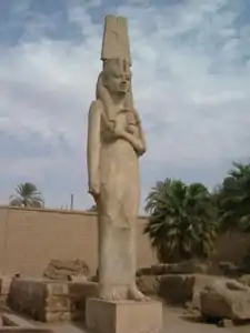estatua de meritamen en akhmim