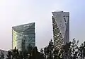 Junto a la Torre Mayor
