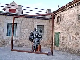 Escultura Retrato de los Abuelos.