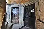 Puertas en el primer piso de la torre de escalera del Hôtel du Vieux-Raisin (entre 1515 y 1528).