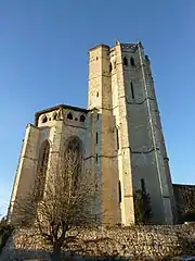 Torre oriental  y cabecera