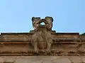 Gárgola que representa a un león, simbolizando el León de la Tribu de Judá
