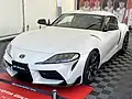 GR Supra RZ con transmisión manual de 6 velocidades.