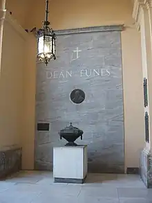 Tumba del Dean Gregorio Funes