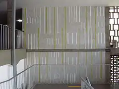 Mural de Víctor ValeraTítulo: Sin título.Año: 1956.Ubicación: Rampa de acceso a la Escuela de Letras y Filosofía.