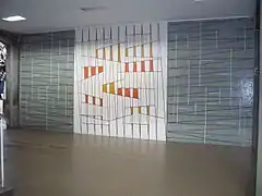 Mural de Víctor ValeraTítulo: Sin título.Año: 1956.Ubicación: Entrada noreste, frente a la escalera.