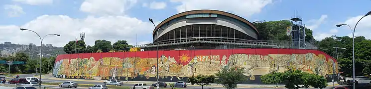 Mural de Pedro León Zapata.Título: Los Conductores de Venezuela.Año: 1999.Ubicación: Autopista Francisco Fajardo. Universidad Central de Venezuela, por la entrada de la Plaza Venezuela.