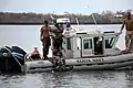 Una patrullera clase Defender en servicio con una unidad de barcos especiales de la Marina de Kenia