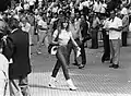 Una chica en el Hipódromo Argentino de Palermo en 1983