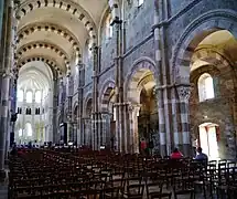 Bóvedas de aristas en la basílica de Vézelay
