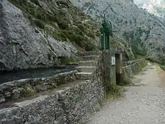 Compuerta de alivio del canal