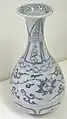 Pequeño jarrón en forma de pera yuhuchun. Jingdezhen. Dinastía Yuan, primera mitad del siglo XIV. Porcelana blanca decorada en azul bajo cubierta. Museo Guimet.