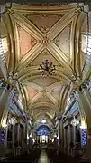 El interior.