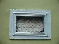 Vestigios arqueológicos mayas en exhibición.