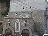 Retablo Cerámico de la Virgen de los Desamparados y Florero