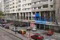 Comercios alineados en el primer piso de los edificios, en 2008.