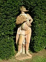 Estatua de Pantaleón en el jardín de Villa Reale di Marlia (Lucca).
