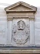 Escudo de los Calera en la calle de Santa María 3