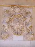 Escudo de Ortiz en la calle del Pedregal