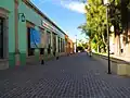 Andadores alrededor de la plaza.