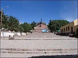 Monumento a los Héroes de la Independencia (1927-1951). Humahuaca, Jujuy. Monumento y y la escalinata, tomada desde el centro de la ciudad.