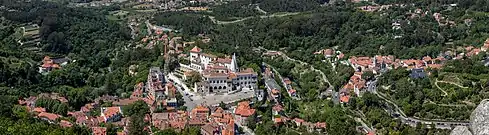 Vista de la villa.