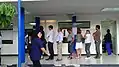 Electores en fila para votar