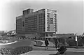 Hilton Istanbul Bosphorus fue diseñado en 1952 por SOM y Sedad Hakkı Eldem .