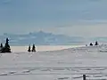 a lo lejos, el Mont Blanc