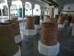 Colección de brocales del periodo califal -siglos VIII al XI- en el Museo Arqueológico y Etnológico de Córdoba (España).