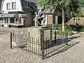 Wapenveld, la escultura: de Papiermaker (fabricante de papel) van Berghuizer Papierfabriek