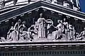 Frontón este de Karl Bitter