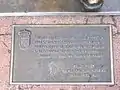 Placa con la descripción de Allen de Oviedo.