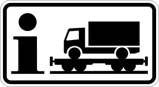 Punto de información en carretera sobre la autopista ferroviaria.