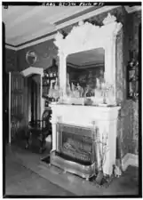 Chimenea del salón norte