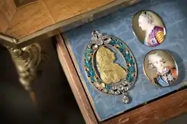 Camafeos o retratos en miniatura de Gustavo III de Suecia y Catalina II de Rusia, 37 x 30 mm, de Jakob Axel Gillberg, 1786.