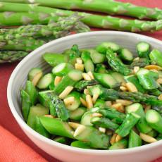 Espárragos con jengibre y almendras