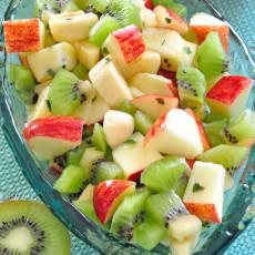 Ensalada de kiwi, plátano y manzana